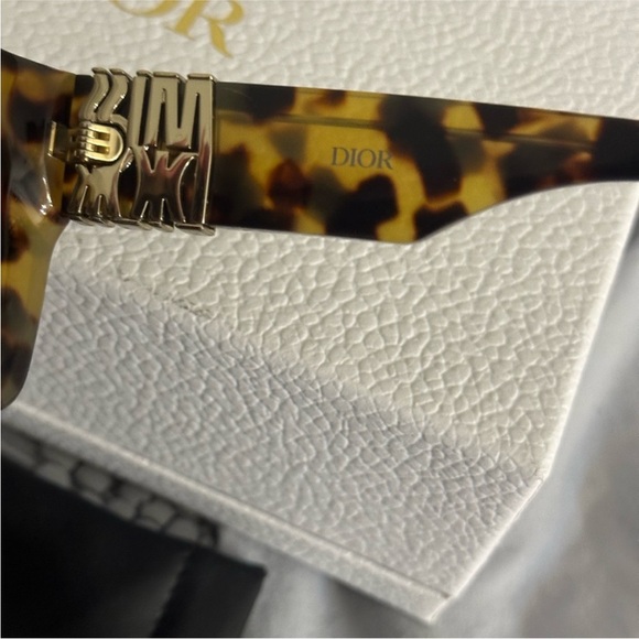 Dior Brown Tortoise Sunglasses - Picture 6 of 9